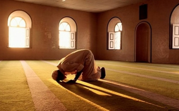 Mengapa Shalat Berjamaah Itu Sangat Ditekankan dalam Islam?