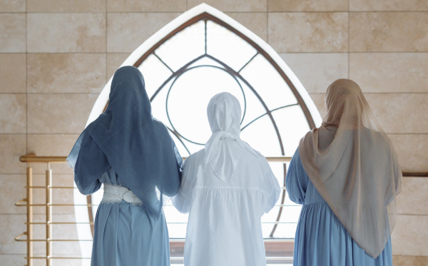 Rambut Sehat di Balik Hijab? Ini 5 Tips Simpelnya!
