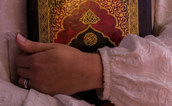 Perempuan dalam Al-Qur’an: Sosok dan Pelajaran